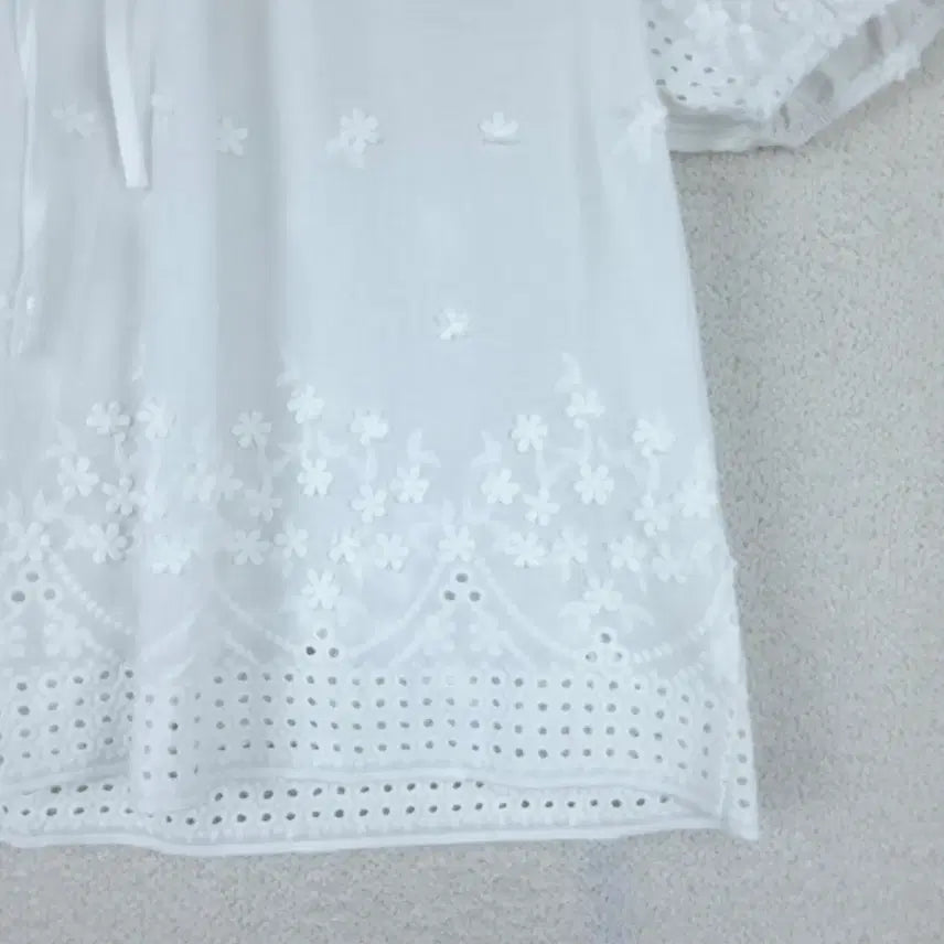 [SOLD OUT] 퍼플하트 여성 펀칭 레이스 반팔 블라우스 화이트(F)