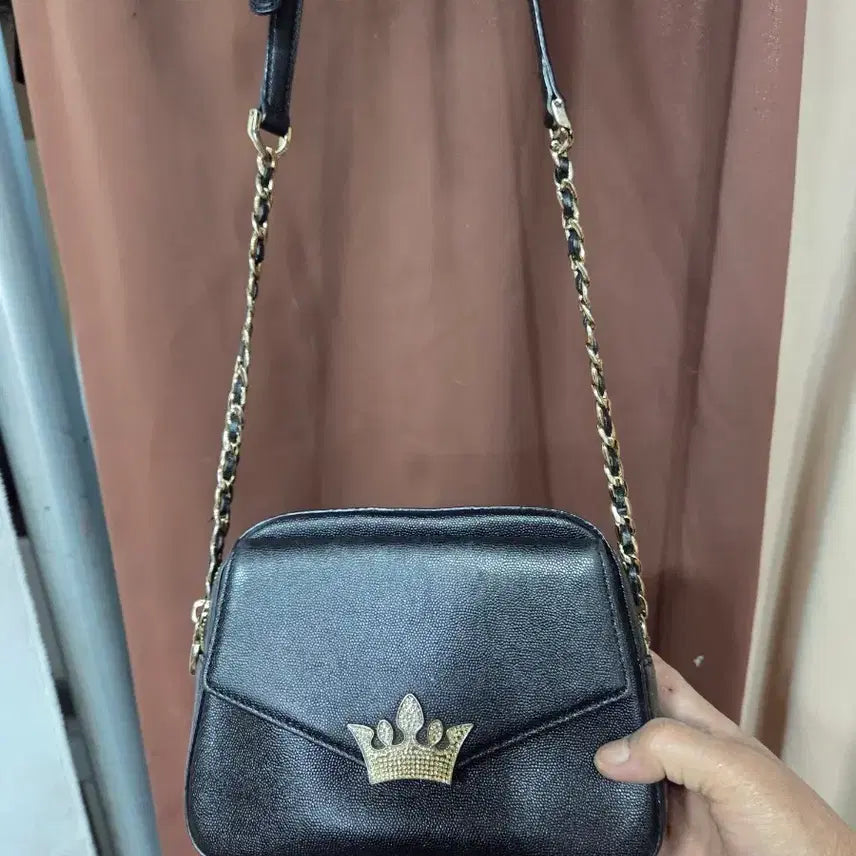 [BUNJANG] J.ESTINA Black Crown Chain Crossbody Bag / 제이  에스티나 블랙 크라운 장식 체인 크로스백