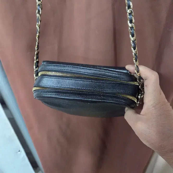 [BUNJANG] J.ESTINA Black Crown Chain Crossbody Bag / 제이  에스티나 블랙 크라운 장식 체인 크로스백