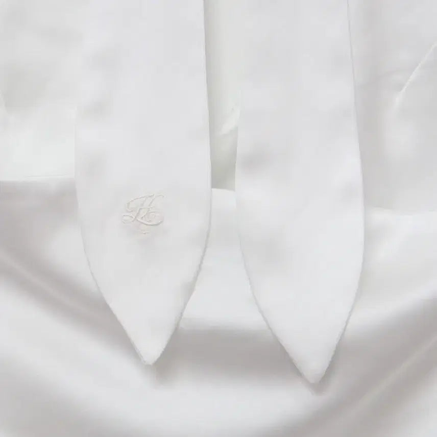 [BUNJANG] H.Mode Satin Halter Blouse / 에이치모드 새틴 스카프 홀터 블라우스 Satin halter blouse