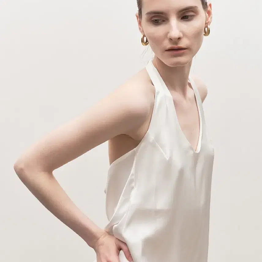 [BUNJANG] H.Mode Satin Halter Blouse / 에이치모드 새틴 스카프 홀터 블라우스 Satin halter blouse