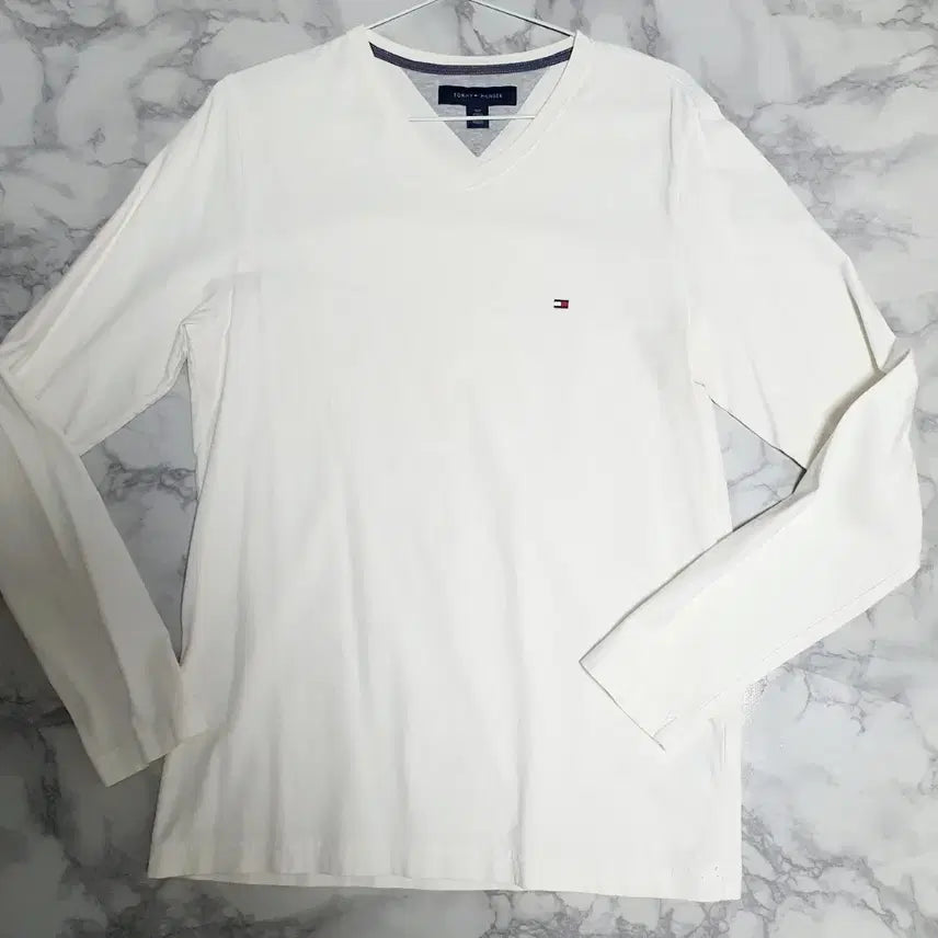 [BUNJANG] Tommy Hilfiger White V-Neck Long Sleeve T-Shirt / 타미힐피거 화이트 V넥 긴팔 티셔츠 S/P(95정도사이즈)
