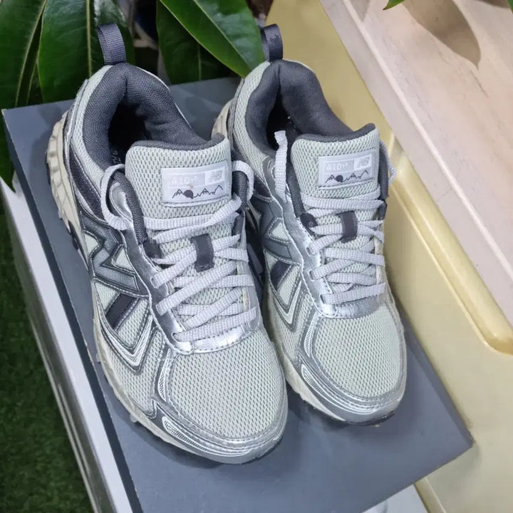 [BUNJANG] New Balance 410 Sneakers (230) / 뉴발란스 410 운동화 (230)