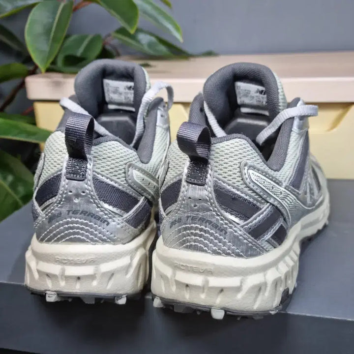 [BUNJANG] New Balance 410 Sneakers (230) / 뉴발란스 410 운동화 (230)