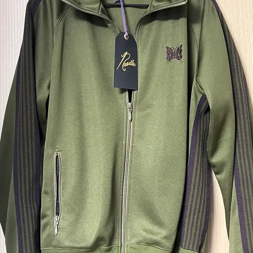 [SOLD OUT] 니들스 트랙자켓 올리브그린 M사이즈