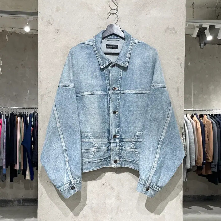 [BUNJANG] Balenciaga Upside Down Denim Jacket / 발렌시아가 연청 업사이드 다운 데님 자켓
