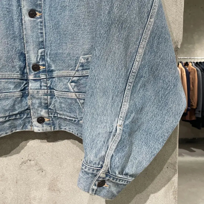 [BUNJANG] Balenciaga Upside Down Denim Jacket / 발렌시아가 연청 업사이드 다운 데님 자켓