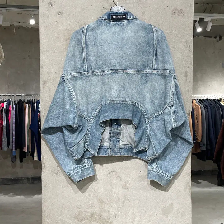 [BUNJANG] Balenciaga Upside Down Denim Jacket / 발렌시아가 연청 업사이드 다운 데님 자켓