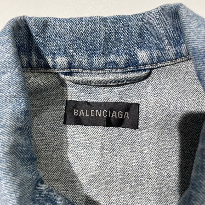 [BUNJANG] Balenciaga Upside Down Denim Jacket / 발렌시아가 연청 업사이드 다운 데님 자켓