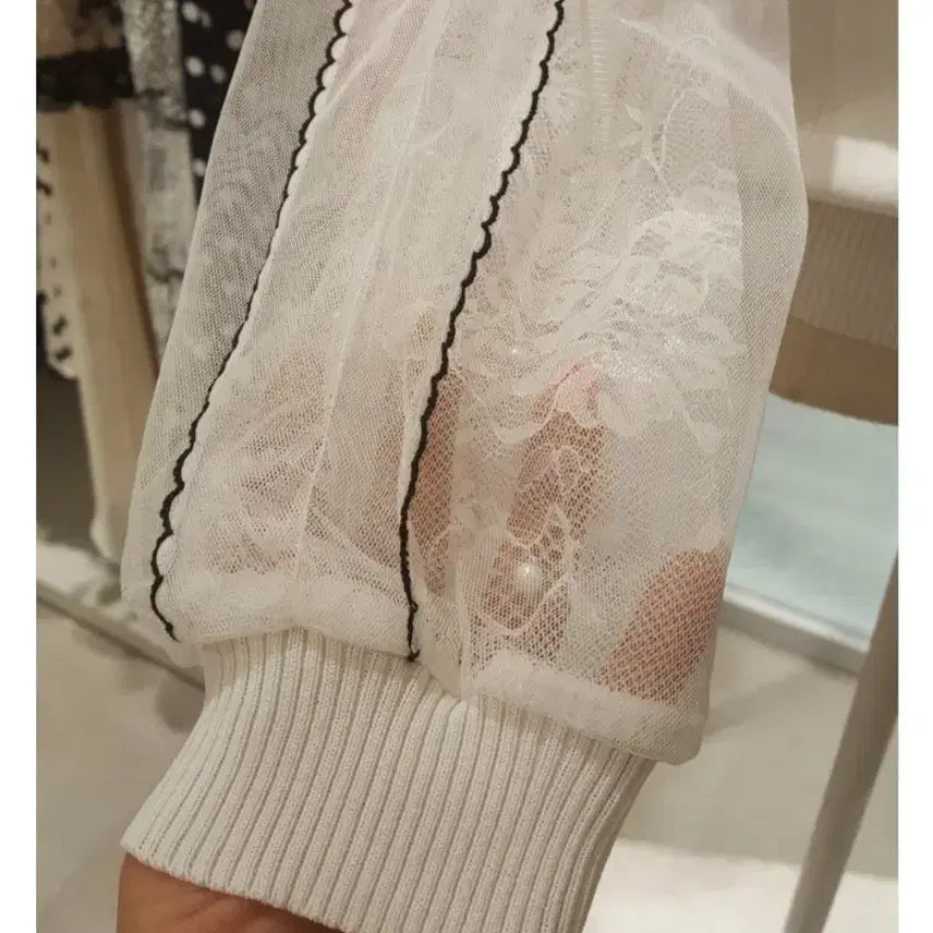 [SOLD OUT] satin 샤틴 이중 시스루 소매 니트