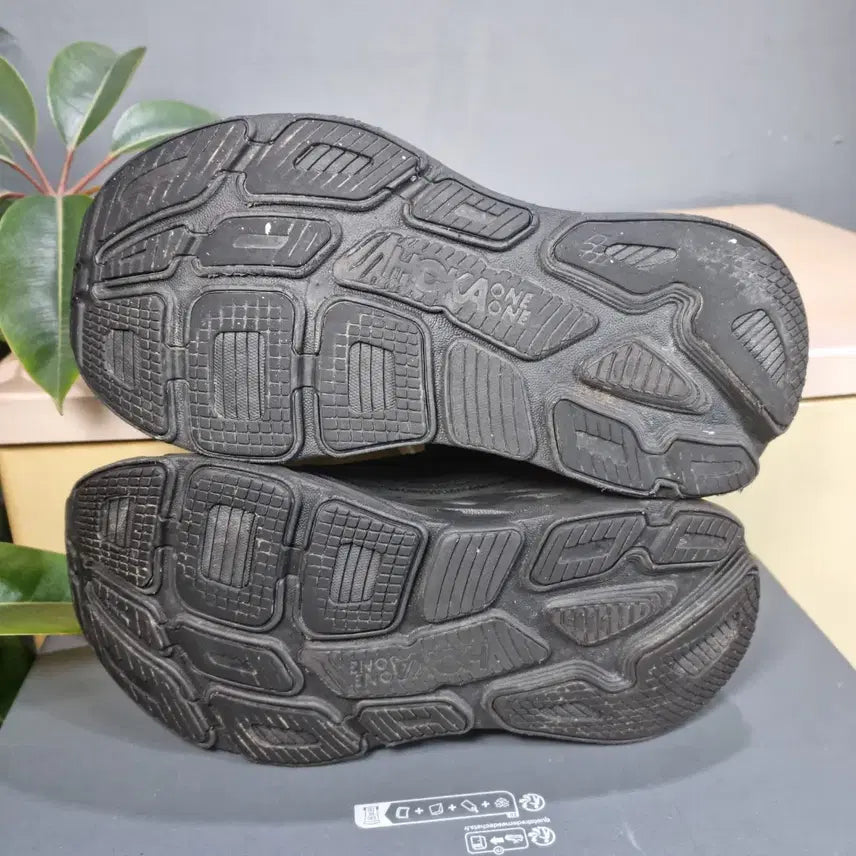 [BUNJANG] Hoka Running Shoes (235) / 호카  운동화 러닝화 (235)