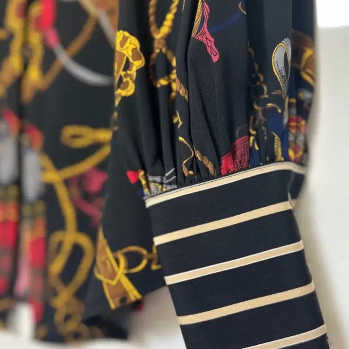 [BUNJANG] Egoist Black Pattern Blouse / 에고이스트 블랙 패턴 블라우스