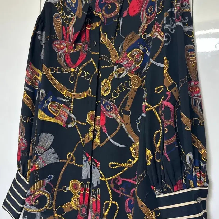 [BUNJANG] Egoist Black Pattern Blouse / 에고이스트 블랙 패턴 블라우스