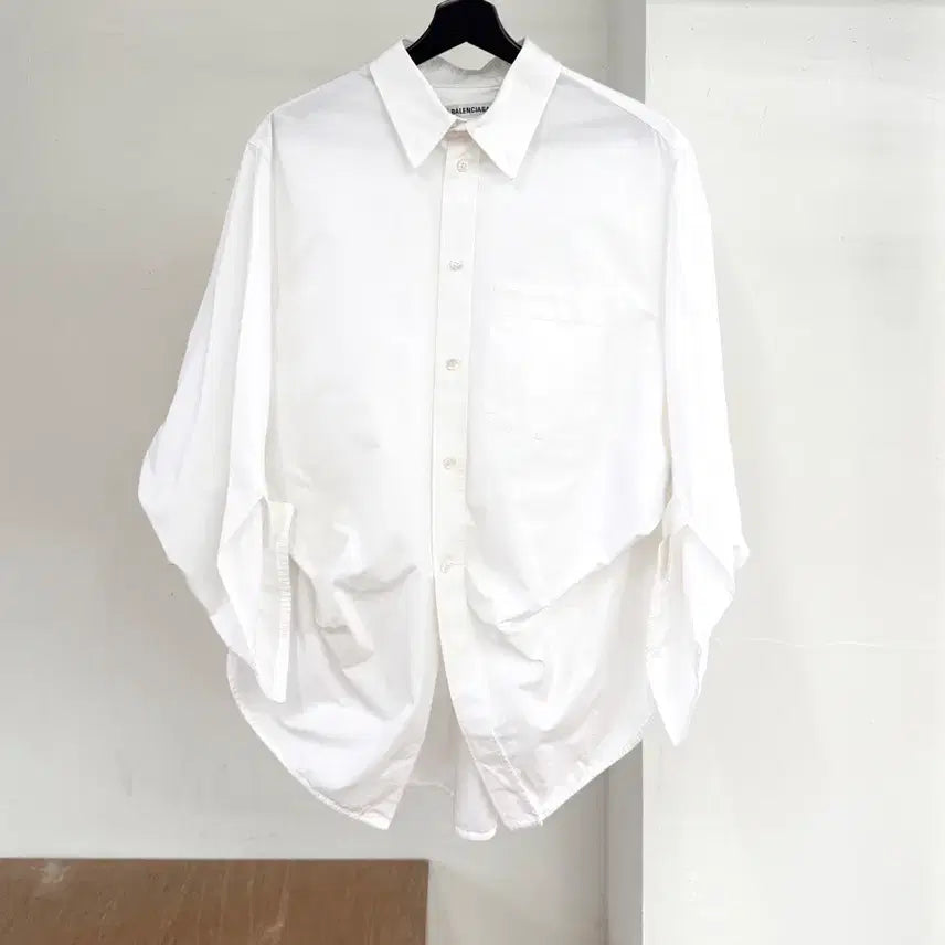 [SOLD OUT] 발렌시아가 화이트 볼륨 패턴 포켓 셔츠
