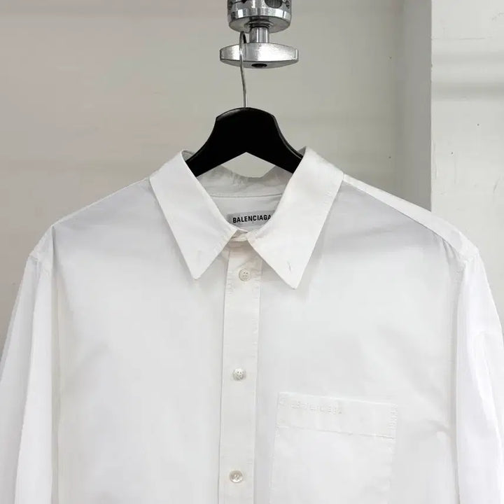 [SOLD OUT] 발렌시아가 화이트 볼륨 패턴 포켓 셔츠