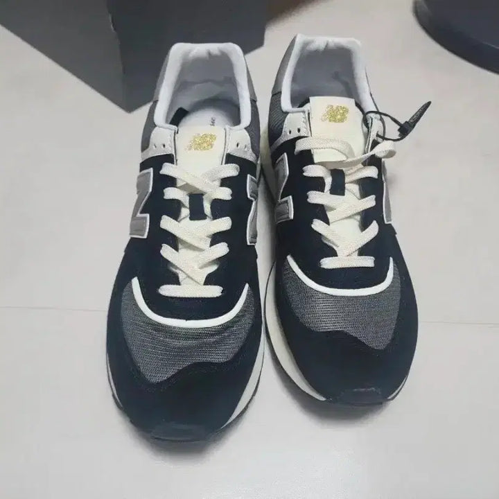 [BUNJANG] New Balance 574 Legacy Black Sneakers / [300] 뉴발란스 574 레거시 블랙 스니커즈 운동화