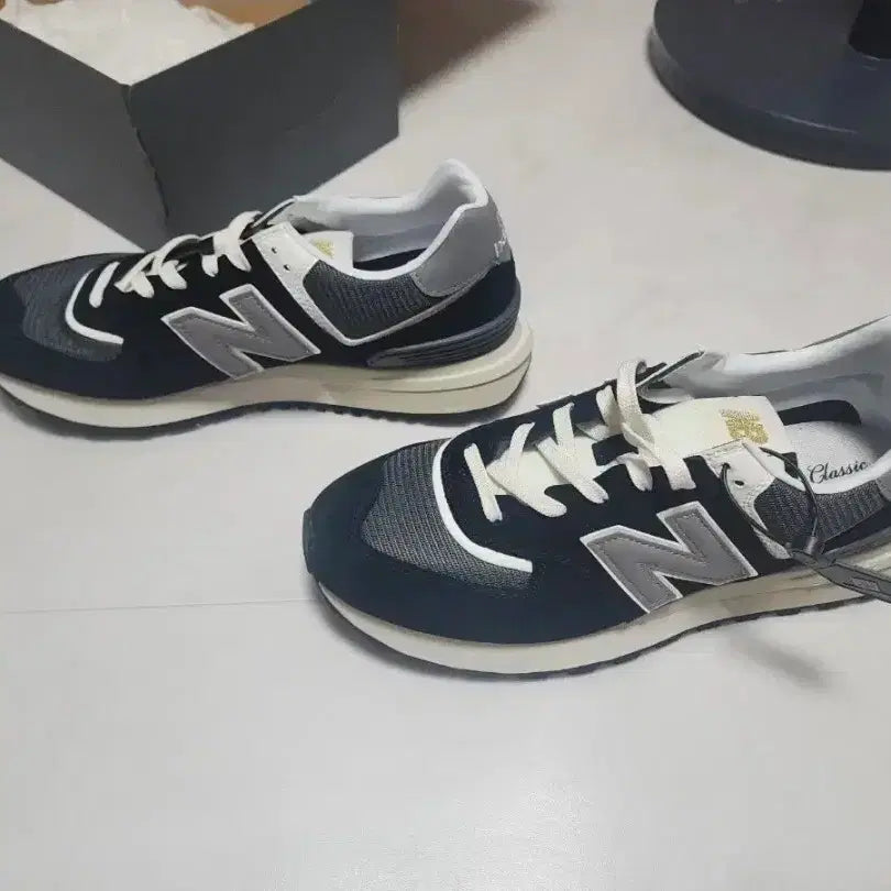 [BUNJANG] New Balance 574 Legacy Black Sneakers / [300] 뉴발란스 574 레거시 블랙 스니커즈 운동화
