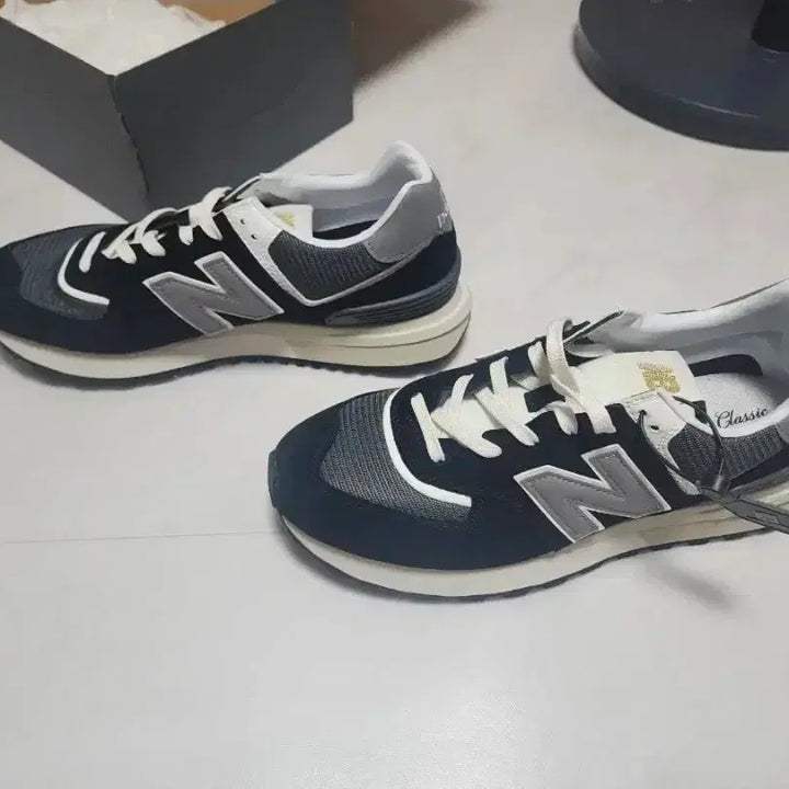 [BUNJANG] New Balance 574 Legacy Black Sneakers / [300] 뉴발란스 574 레거시 블랙 스니커즈 운동화