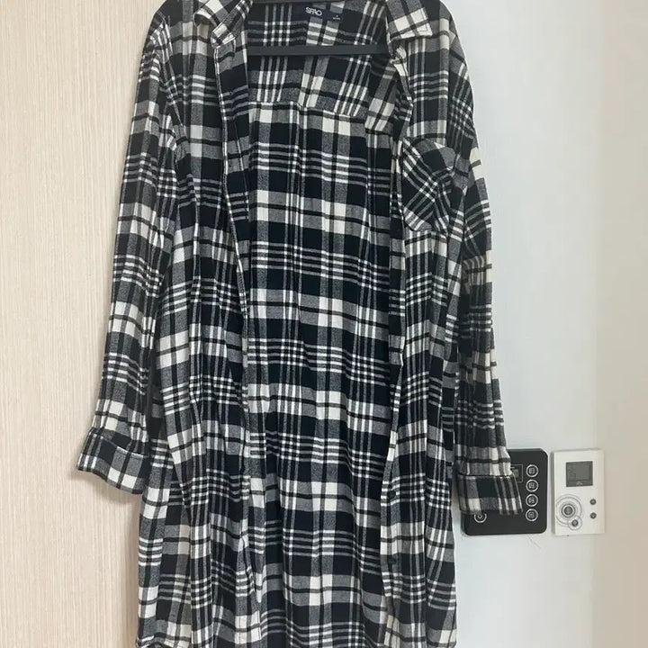 [BUNJANG] Spao Black White Check Long Shirt / 스파오 블랙 화이트 체크 셔츠