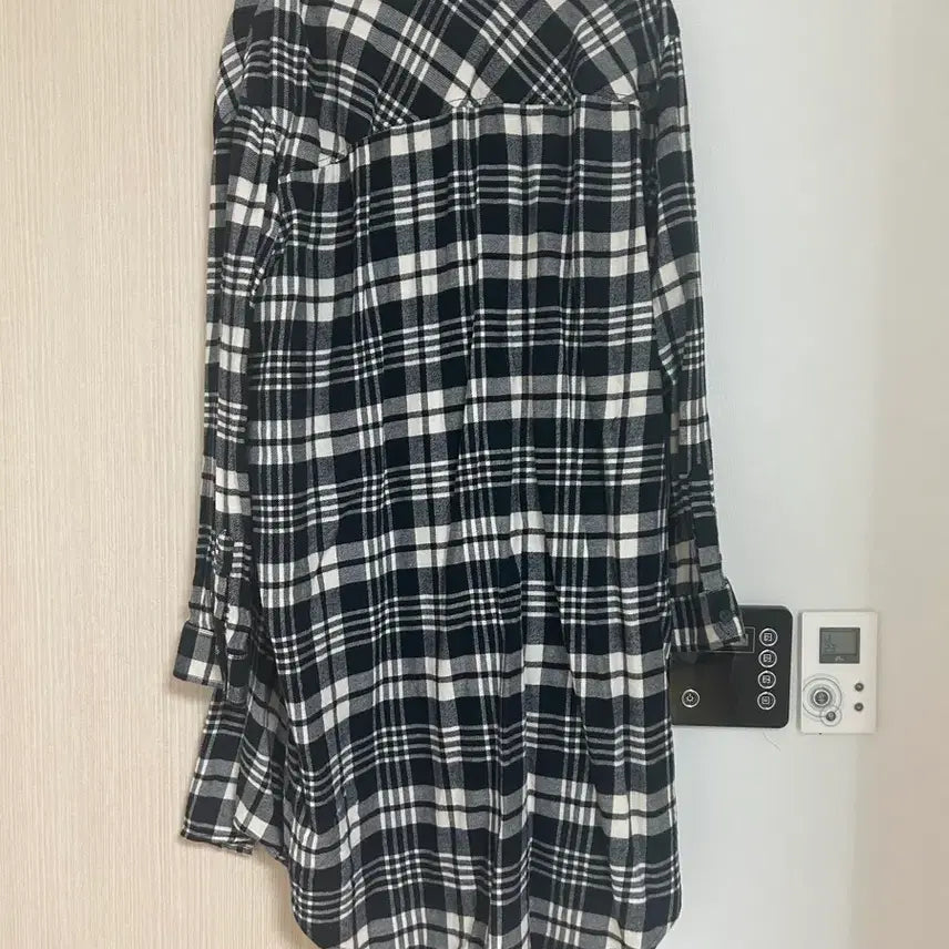 [BUNJANG] Spao Black White Check Long Shirt / 스파오 블랙 화이트 체크 셔츠