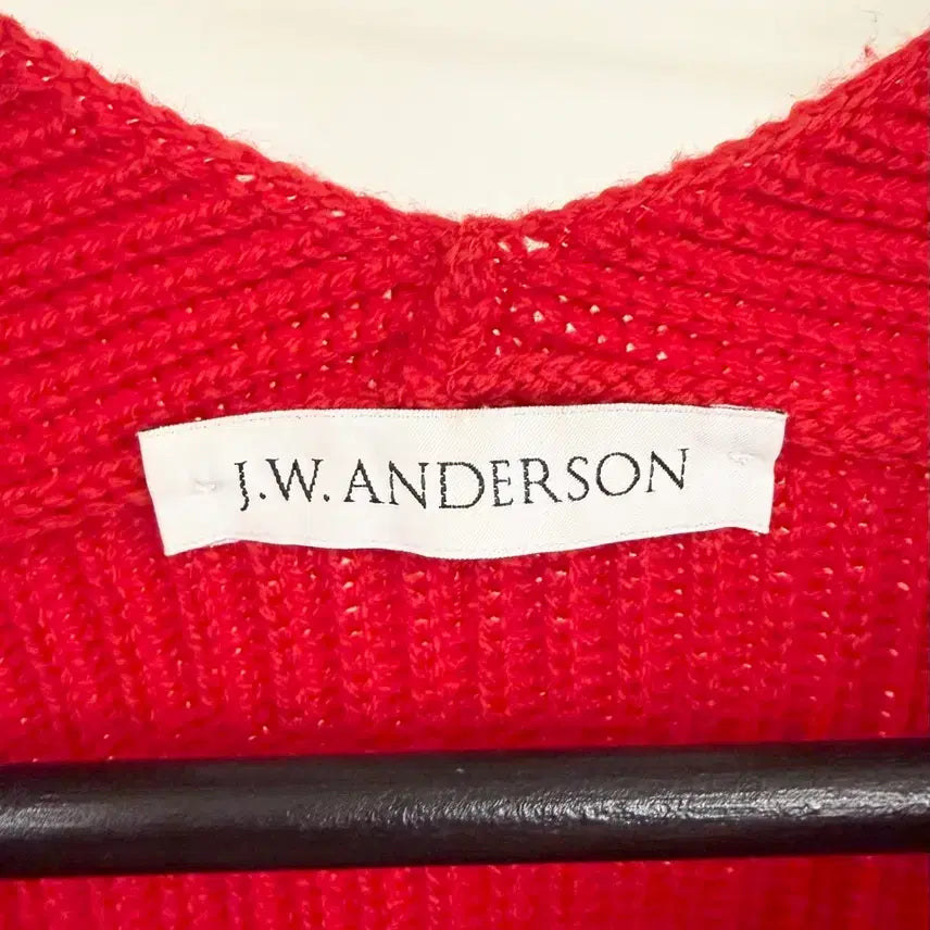 [BUNJANG] JW Anderson Red V-Neck Wool Knit Sweater / jw 앤더슨 레드 브이넥 울 니트