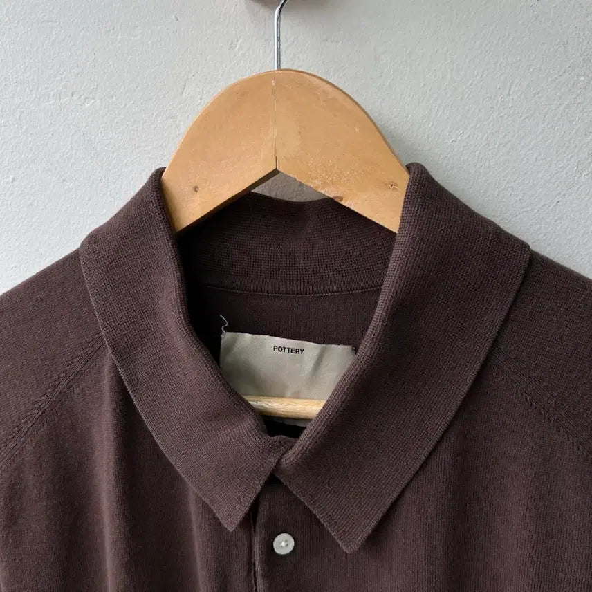 [SOLD OUT] 16755 - 포터리 브라운 반팔 카라티