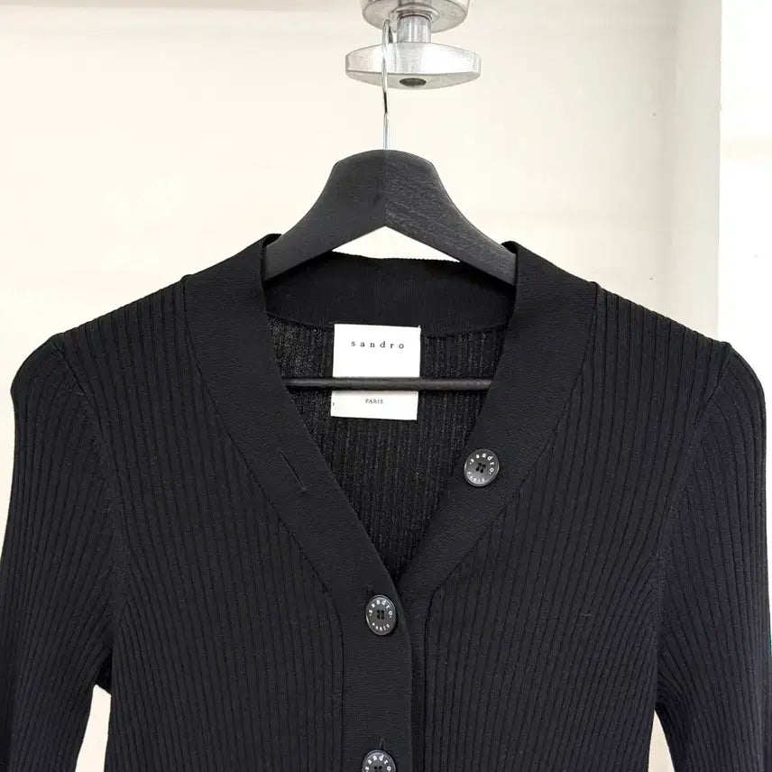 [BUNJANG] Sandro Black Big Button V-Neck Ribbed Cardigan / 산드로 블랙 빅버튼 브이넥 리브드 가디건