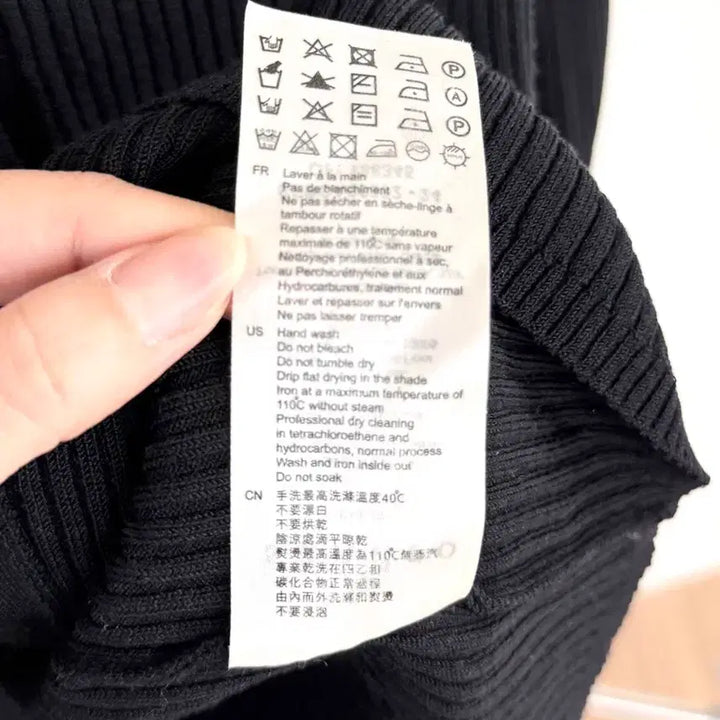 [BUNJANG] Sandro Black Big Button V-Neck Ribbed Cardigan / 산드로 블랙 빅버튼 브이넥 리브드 가디건