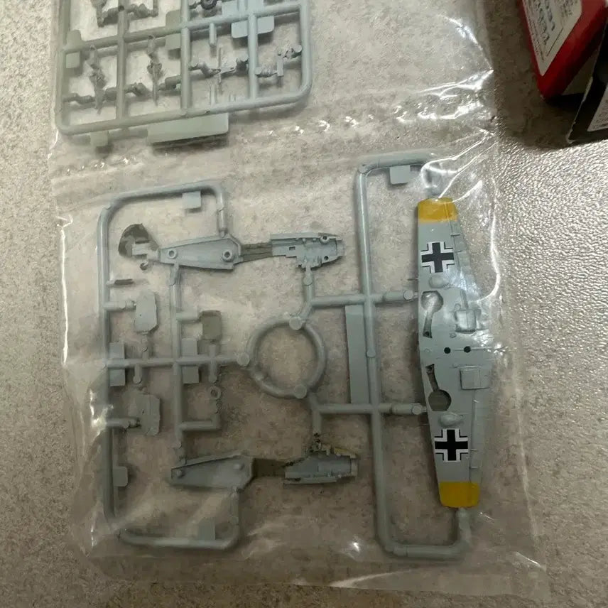 [BUNJANG] Takara 1/144 Me109e-7 Jabo Model Kit / 타카라 1/144 me109e-7 Jabo