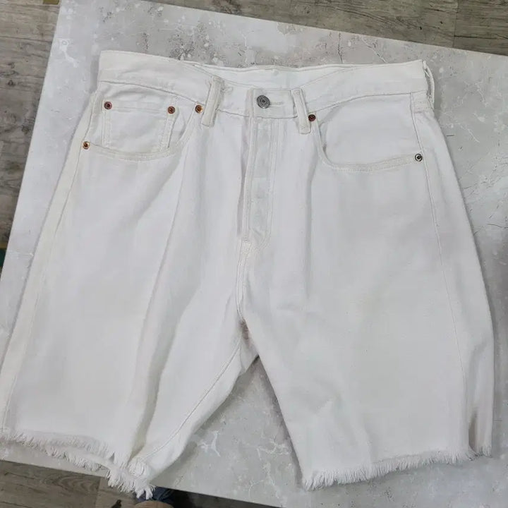 [SOLD OUT] Levi&