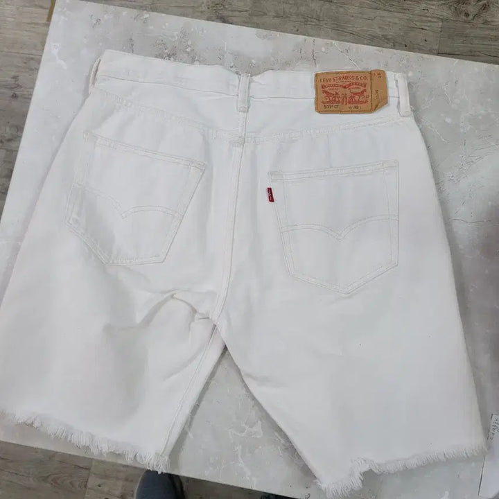 [SOLD OUT] Levi&