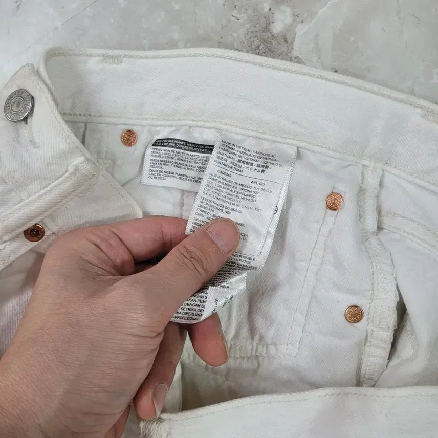 [SOLD OUT] Levi&
