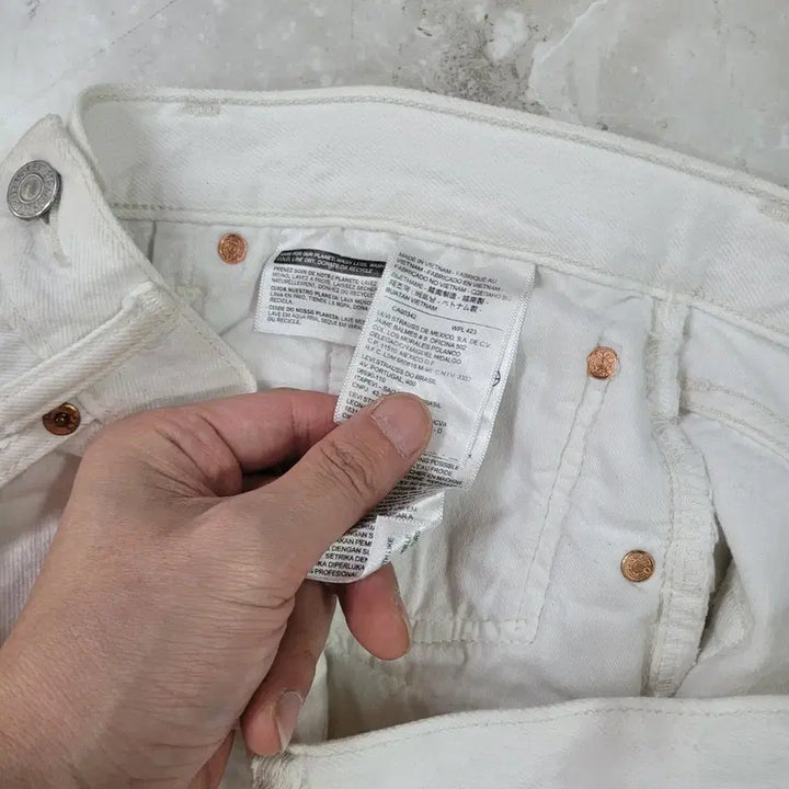 [SOLD OUT] Levi&
