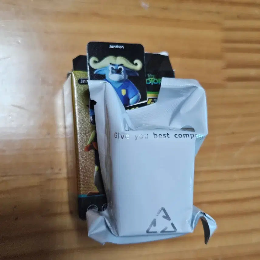 [BUNJANG] Zootopia Rice Grain Figure Chief Bogo / 주토피아 쌀알 피규어 보고서장