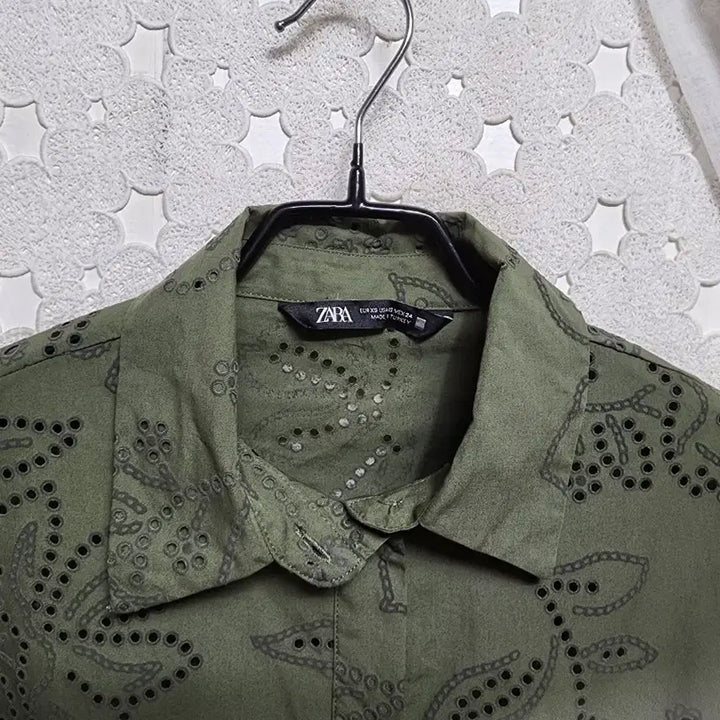 [BUNJANG] ZARA Embroidered Top / 자라 펀칭자수 여성s