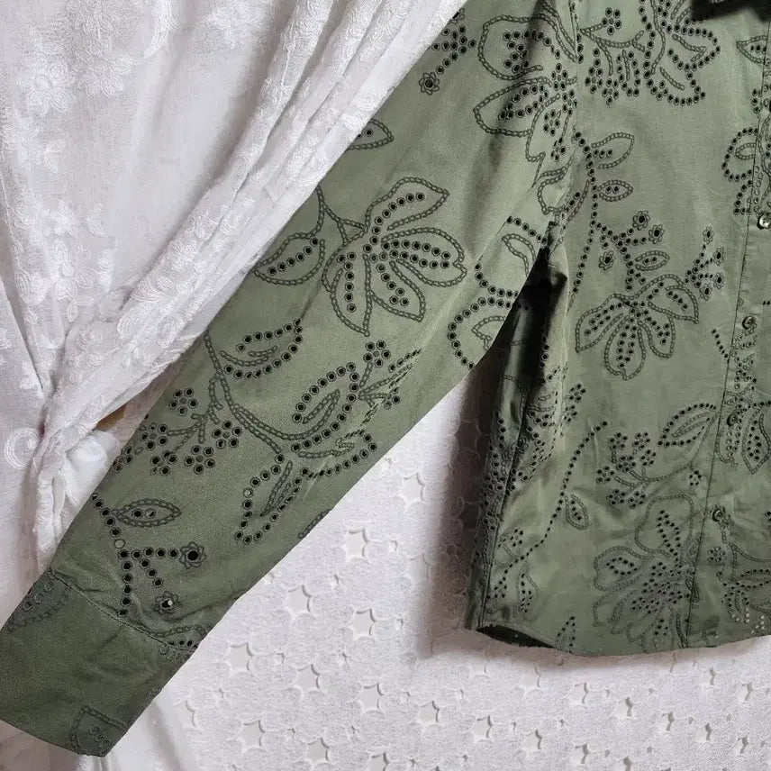 [BUNJANG] ZARA Embroidered Top / 자라 펀칭자수 여성s