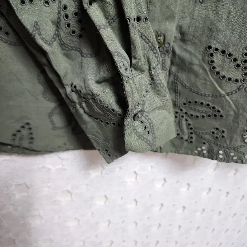 [BUNJANG] ZARA Embroidered Top / 자라 펀칭자수 여성s
