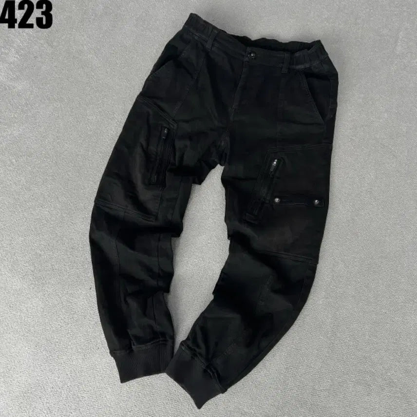 [SOLD OUT] 내셔널지오그래픽 블랙 카고 조거팬 m