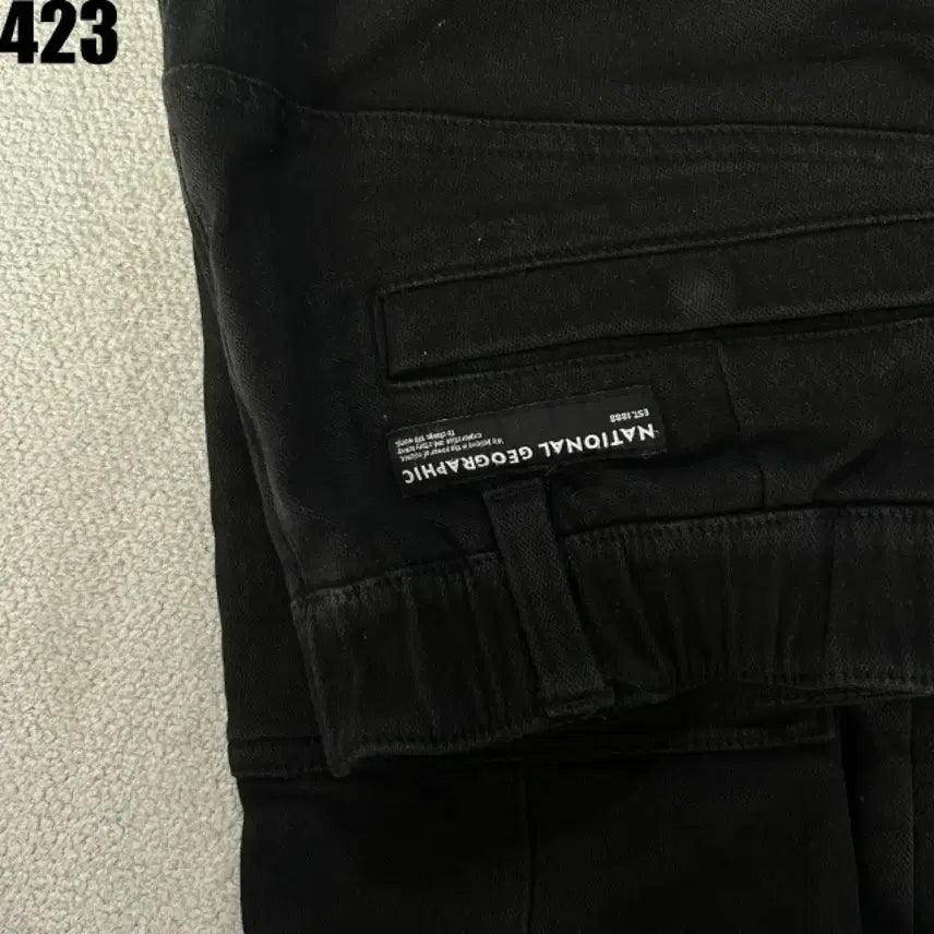 [SOLD OUT] 내셔널지오그래픽 블랙 카고 조거팬 m