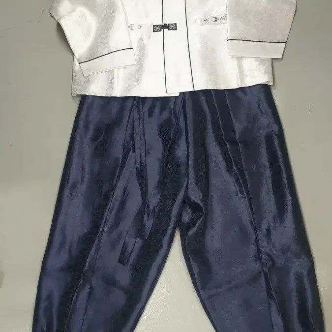 [BUNJANG] Traditional Korean Costume Set (White/Navy) / 남성 한복 세트 100호 (화이트/네이비)