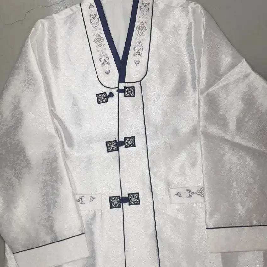 [BUNJANG] Traditional Korean Costume Set (White/Navy) / 남성 한복 세트 100호 (화이트/네이비)