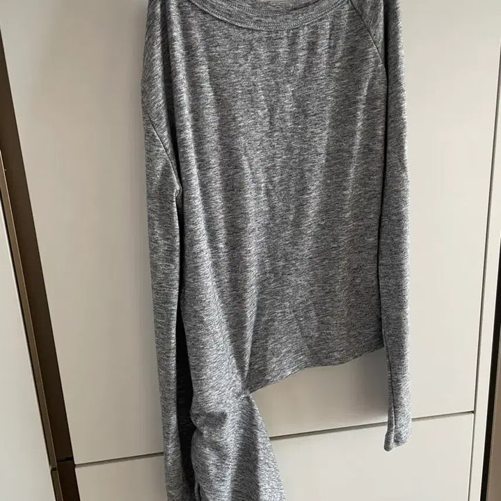[BUNJANG] Pohaus Off-Shoulder Asymmetrical Long Sleeve T-shirt / (새상품)포하우스 오프숄더 언발티셔츠