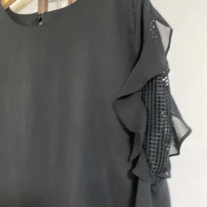 [BUNJANG] Black Frill Sleeve Blouse / 블랙 프릴소매 블라우스 66