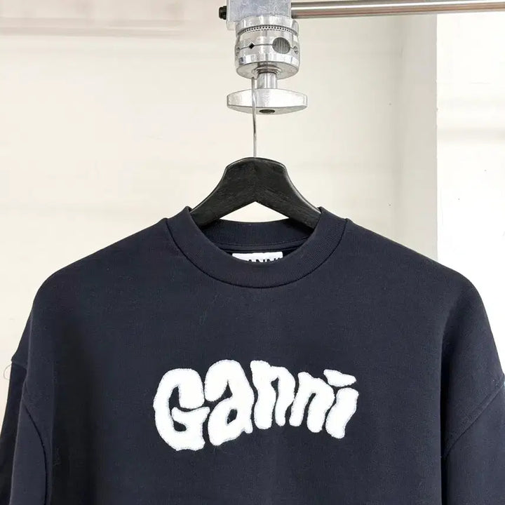 [BUNJANG] Ganni Navy White Boucle Logo Sweatshirt / 가니 네이비 화이트 부클 로고 스웻셔츠