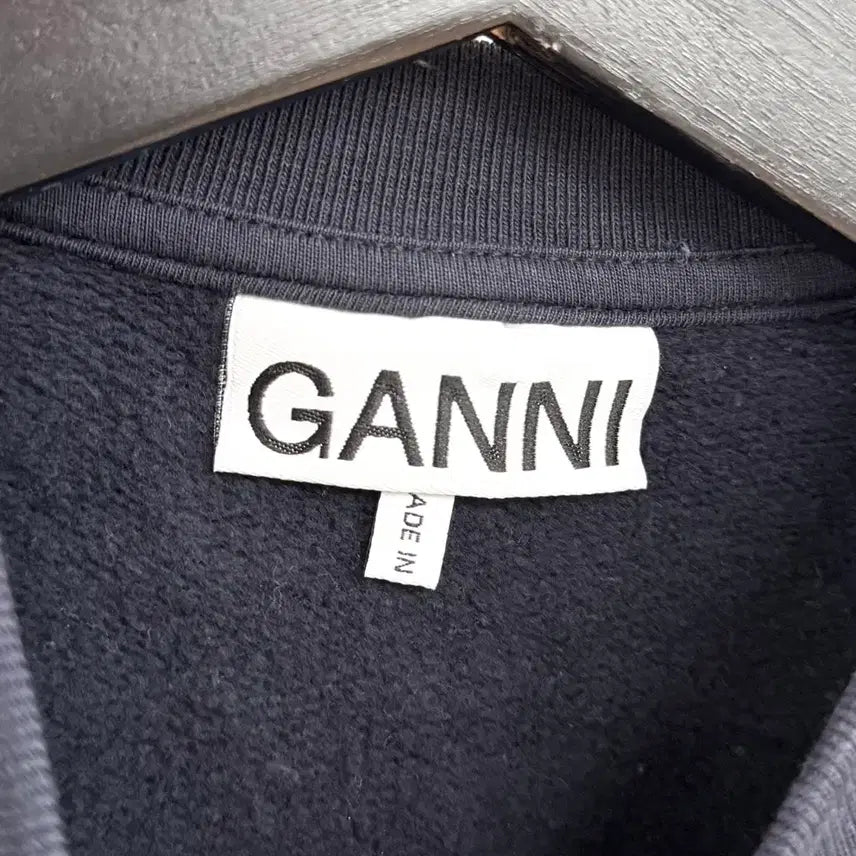[BUNJANG] Ganni Navy White Boucle Logo Sweatshirt / 가니 네이비 화이트 부클 로고 스웻셔츠