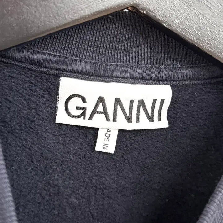 [BUNJANG] Ganni Navy White Boucle Logo Sweatshirt / 가니 네이비 화이트 부클 로고 스웻셔츠