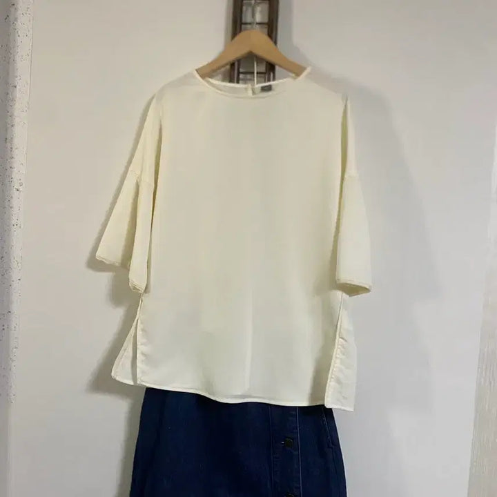 [SOLD OUT] 베라왕 아이보리 블라우스 55