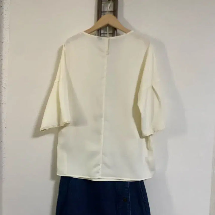 [SOLD OUT] 베라왕 아이보리 블라우스 55