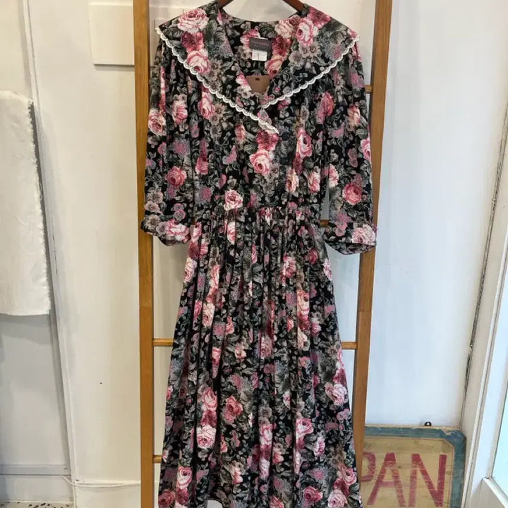 [SOLD OUT] [USA 빈티지] TINA BARRIE 빅 칼라 플로럴 레이스 원피스