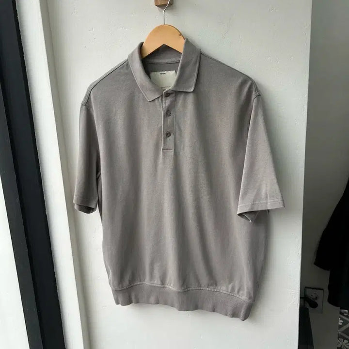 [SOLD OUT] 16758 - 포터리 그레이 반팔 카라티